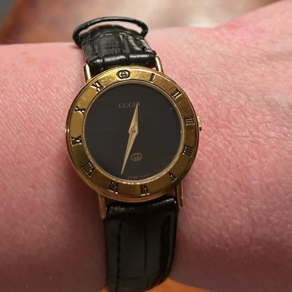 Gucci 3000L Vintage Swiss Made Watch Gold Plated& Black Leather 26mmWomen’s - Picture 10 of 10